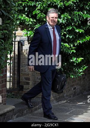 Londres, Royaume-Uni. 04th juillet 2022. Le leader travailliste SIR KEIR STARMER quitte sa maison de Londres. Sir Starmer est sous pression à la suite d'allégations selon lesquelles il a enfreint les règles de verrouillage lors d'une visite à Durham en avril 2021. Crédit photo: Ben Cawthra/Sipa USA **NO UK SALES** crédit: SIPA USA/Alay Live News Banque D'Images