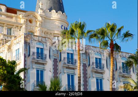 Cannes, France - 08 juillet 2022 : travaux de rénovation à l'InterContinental Carlton Cannes, un hôtel IHG. Croisette, Plage, Voyage, vacances. Mandoga Media Allemagne Banque D'Images