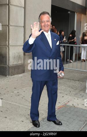 **PHOTO DE FICHIER** Tony Sirico est décédé. NEW YORK, NY - JUILLET 13: Tony Sirico vu à la première Cafe Society à New York sur 13 juillet 2016. Crédit: Diego Corredor/MediaPunch Banque D'Images