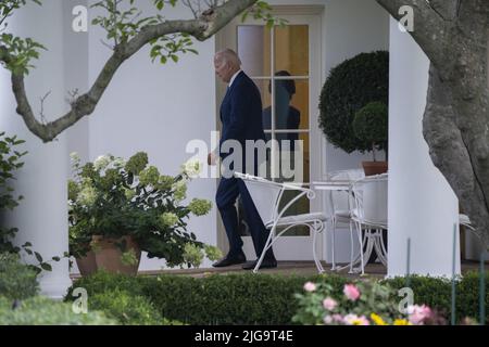 Washington, États-Unis. 08th juillet 2022. Le président des États-Unis Joe Biden quitte la Maison Blanche à Washington, DC, pour une excursion d'un week-end à Rehoboth Beach, Delaware, vendredi, 8 juillet 2022. Photo de Chris Kleponis/UPI crédit: UPI/Alay Live News Banque D'Images