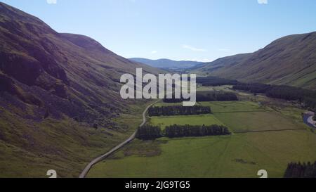 Vue aérienne de Glen Clova dans le parc national de Cairngorms d'Angus, Écosse, Royaume-Uni Banque D'Images