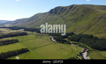 Vue aérienne de Glen Clova dans le parc national de Cairngorms d'Angus, Écosse, Royaume-Uni Banque D'Images