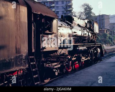 Locomotives à vapeur Datong, le long de la ligne de chemin de fer entre Xiamen et Nanping, province de Fujian, Chine, 1986 Banque D'Images