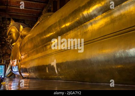 Wat Pho, Temple du Bouddha couché, Wat Phra Chetuphon, statue de Bouddha couché énorme, Bangkok, Thaïlande, Asie du Sud-est, Asie Banque D'Images