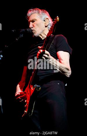 8 juillet 2022, Toronto, Ontario, Canada: Musicien anglais, L'auteur-compositeur-interprète, compositeur et cofondateur du groupe de rock progressif Pink Floyd, Roger Waters, a présenté un spectacle complet au Scotiabank Arena de Toronto. En photo: ROGER WATERS (Credit image: © Angel Marchini/ZUMA Press Wire) Banque D'Images