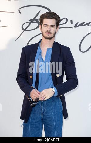Rome, Italie. 8th juillet 2022. Andrew Garfield pose avant le défilé de mode Valentino, tenu à Trinità dei Monti STEP, sur 8 juillet 2022 à Rome, Italie. Photo de Marco Piovanotto/ABACAPRESS.COM crédit: Abaca Press/Alay Live News Banque D'Images