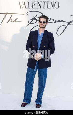Rome, Italie. 8th juillet 2022. Andrew Garfield pose avant le défilé de mode Valentino, tenu à Trinità dei Monti STEP, sur 8 juillet 2022 à Rome, Italie. Photo de Marco Piovanotto/ABACAPRESS.COM crédit: Abaca Press/Alay Live News Banque D'Images