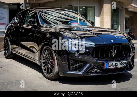 BERLIN - 18 JUIN 2022 : vus multisegment de luxe de taille moyenne Maserati Levante Gransport S. Classic Days Berlin. Banque D'Images