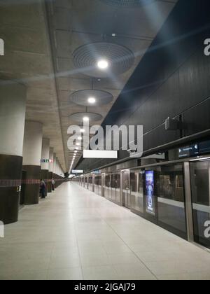 Elizabeth Line, Woolwich Arsenal, Londres, Royaume-Uni, mai 2022. L'intérieur de la nouvelle station Woolwich Arsenal permet d'accéder à la ligne Elizabeth, station de métro de Londres, SE18, Angleterre. Banque D'Images