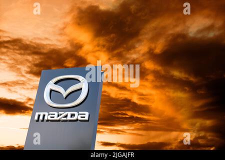 Werbe- und Firmenschild der Firma MAZDA Banque D'Images