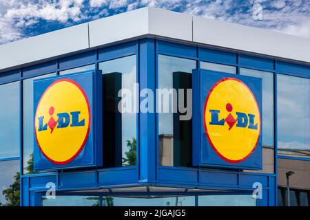 Werbe- und Firmenschild der Firma LIDL Banque D'Images