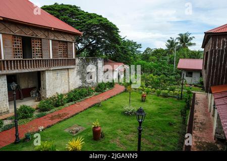 Siquijor, Philippines - juin 2022 : le couvent de l'Église Lazi sur 22 juin 2022 à Lazi, Siquijor, Philippines. Banque D'Images