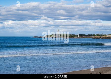 Plage et phare de Wollongong Nord Banque D'Images