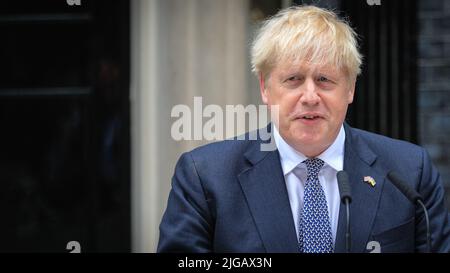 Le Premier ministre britannique Boris Johnson démissionne par un discours devant le 10 Downing Street à Westminster, Londres, Royaume-Uni Banque D'Images