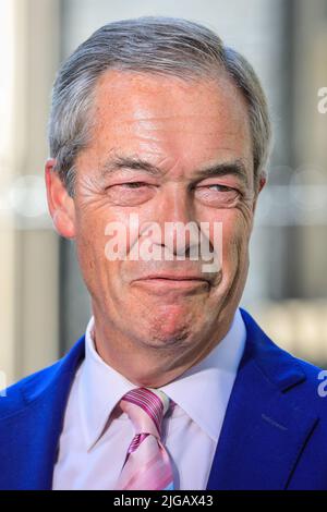 Nigel Farage, diffuseur, ancien dirigeant du Parti pour l’indépendance du Royaume-Uni, UKIP, et du Parti du Brexit, ancien politicien britannique Banque D'Images