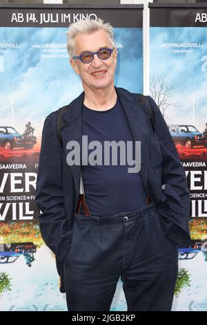 Berlin, Allemagne. 06th juillet 2022. Wim Wenders arrive à la première du film « Everything Wera change » au Filmtheater am Friedrichshain. Crédit : Gerald Matzka/dpa/Alay Live News Banque D'Images