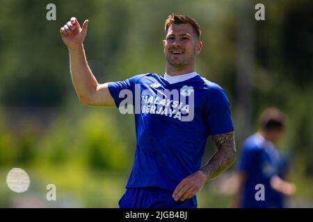 Cardiff, Royaume-Uni. 09th juillet 2022. James Collins de Cardiff City en action. Cardiff City et Cambridge se sont Unis dans un pré-saison amicale au stade de Leckwith le 9th juillet 2022. Crédit : Lewis Mitchell/Alay Live News Banque D'Images