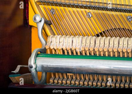 Rail de marteau d'un piano droit Banque D'Images