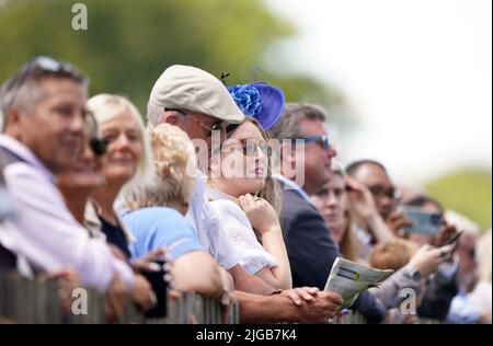 Racegoers on Darley July Cup Day of the Moet and Chandon July Festival au Newmarket racecourse, Suffolk. Date de la photo: Samedi 9 juillet 2022. Banque D'Images