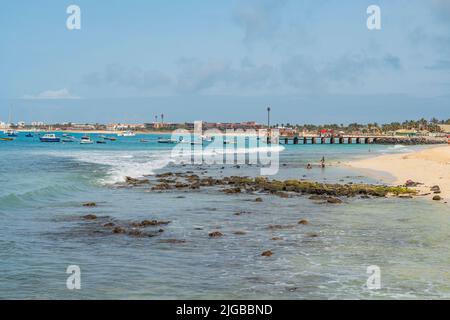 Plage de Santa Maria à Sal, Cap-Vert - arrière-plan de la jetée Banque D'Images