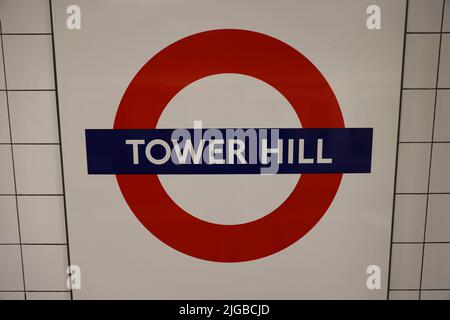 Panneaux de métro typiques de Londres, Londres Banque D'Images