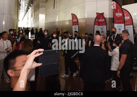 Bangkok, Thaïlande. 09th juillet 2022. 9 juillet 2022, joueurs et personnel MANCHESTER UNITED sont arrivés à l'aéroport international Don mueang pour préparer le premier match spécial de football asiatique « The Match Bangkok Century Cup 2022 » entre « les Red Devils » Manchester United et « le Kop » Liverpool au stade national Rajamangala, Huamark, Bangkok, Thaïlande, Le 12th juillet prochain. (Photo de Teera Noisakran/Pacific Press) Credit: Pacific Press Media production Corp./Alay Live News Banque D'Images