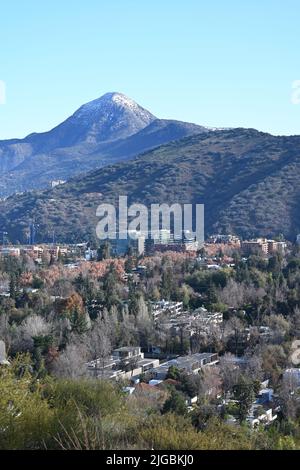 Vue sur la colline de Manquehue dans la ville de Santiago Banque D'Images