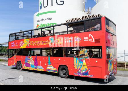 Visite de la ville en bus à impériale Kiel lors de la visite touristique Banque D'Images