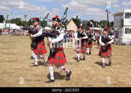 Lawford, Royaume-Uni. 09th juillet 2022. Le Tendring Hundred Show est le premier salon agricole d'Essex. Colchester et District Pipes and Drums se réalisent sur le ring du Président. Crédit : Eastern Views/Alamy Live News Banque D'Images