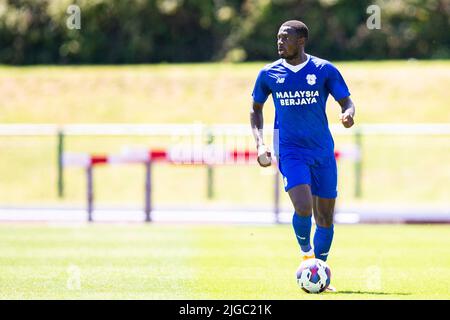 Cardiff, Royaume-Uni. 09th juillet 2022. Andy Rinomhota de Cardiff City en action. Cardiff City et Cambridge se sont Unis dans un pré-saison amicale au stade de Leckwith le 9th juillet 2022. Crédit : Lewis Mitchell/Alay Live News Banque D'Images