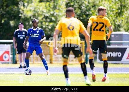 Cardiff, Royaume-Uni. 09th juillet 2022. Mahlon Romeo de Cardiff City en action. Cardiff City et Cambridge se sont Unis dans un pré-saison amicale au stade de Leckwith le 9th juillet 2022. Crédit : Lewis Mitchell/Alay Live News Banque D'Images