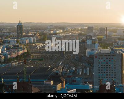 Vue aérienne des voies menant à la gare principale de Munich, Allemagne Banque D'Images