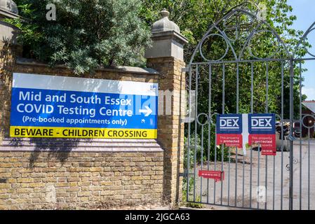 Centre d'essai Covid 19 fermé et retiré. Centre d'essais de Covid NHS de Southend on Sea, Essex, Royaume-Uni. Parking vide Banque D'Images