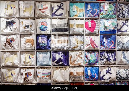 Punta Gorda Florida, Fishermen's Village shopping restaurants complexe, sacs de mer Maine sacs à main redesseés fait de voiles recyclées durabilité, à l'intérieur d'Inte Banque D'Images