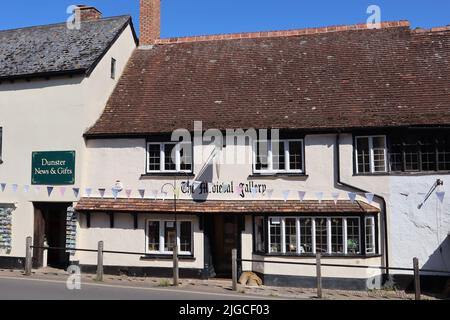 La galerie médiévale est une galerie d'art située dans une ancienne auberge médiévale près des portes du château de Dunster, dans le Somerset Banque D'Images