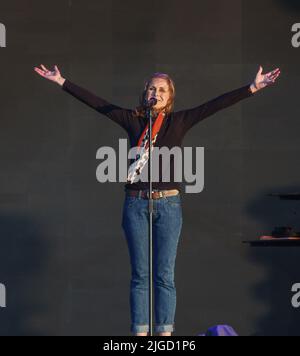 Lytham, Lancashire, Royaume-Uni. 9th juillet 2022. Alison Moyet chante en direct au Lytham Festival 9July 2022 crédit: Sharon Dobson/Alamy Live News Banque D'Images