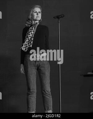 Lytham, Lancashire, Royaume-Uni. 9th juillet 2022. Alison Moyet chante en direct au Lytham Festival 9July 2022 crédit: Sharon Dobson/Alamy Live News Banque D'Images