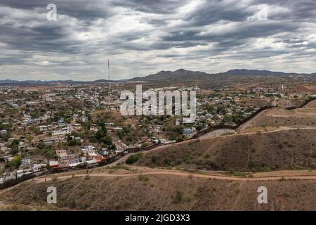 FRONTIÈRE AVEC les ÉTATS-UNIS et le Mexique à Nogales, Arizona. Banque D'Images