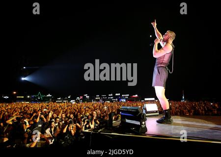 9 juillet 2022, Lisbonne, Portugal : Dan Reynolds chanteur du groupe américain imagine Dragons se produit au cours du quatrième jour du festival de musique nos Alive 2022 à Lisbonne, au Portugal, sur 9 juillet 2022. (Image de crédit : © Pedro Fiuza/ZUMA Press Wire) Banque D'Images