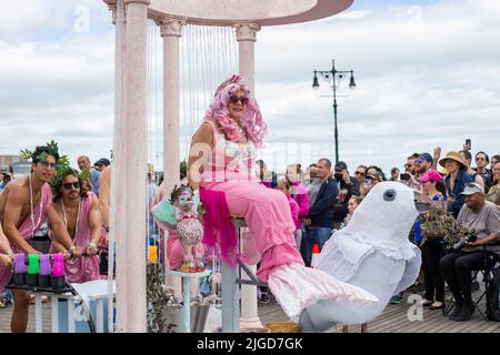 Les gens en costumes au défilé de la sirène, New York, 2022 Banque D'Images