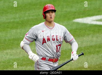 Baltimore, États-Unis. 09th juillet 2022. BALTIMORE, MD - JUILLET 09: Les Anges de Los Angeles commençant le pichet Shohei Ohtani (17) à la chauve-souris pendant un match de MLB entre les Orioles de Baltimore et les Anges de Los Angeles, sur 09 juillet 2022, au parc Orioles à Camden yards, à Baltimore, Maryland. (Photo de Tony Quinn/SipaUSA) crédit: SIPA USA/Alay Live News Banque D'Images