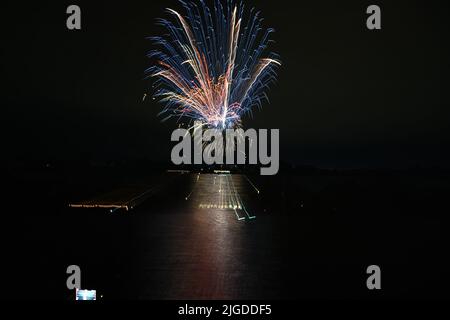 Feux d'artifice spectaculaires au Shoreline Park, vue sur la montagne Banque D'Images