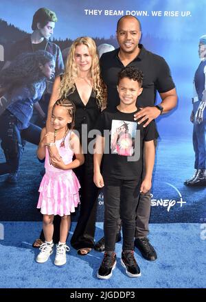 Santa Monica, États-Unis. 09th juillet 2022. Donald Faison marchant sur le tapis rouge lors de la première Disney 'Zombies 3' à Los Angeles au Barker Hangar à Santa Monica, CA sur 9 juillet 2022. (Photo de Scott Kirkland/Sipa USA) crédit: SIPA USA/Alay Live News Banque D'Images