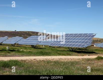 Grande ferme solaire en Espagne. L'énergie solaire est en train de devenir une partie importante du mélange énergétique. Banque D'Images