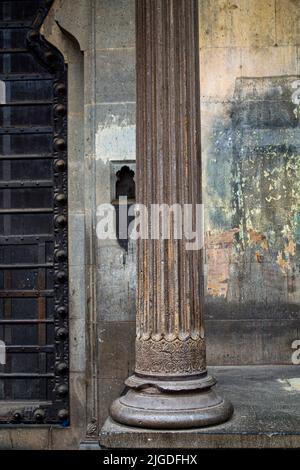 Vieille Rajawada, Palais, Grande vieille porte en bois Banque D'Images