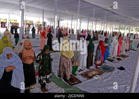 Les dévotés musulmans offrent une prière spéciale du matin pour commencer le festival d'Eid-ul-Azha à la mosquée Baitul Muquram et à Namoinal Eidgha à Dhaka, Bangladesh photo Rahman Habibur/ABACAPRESS.COM Banque D'Images