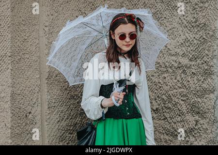 Bolkow, Wroclaw, Pologne. 9th juillet 2022. L'édition 28th du Festival de la fête du Château 2022 a lieu au château de BolkÃ³w. Comme chaque année, des foules de fans en beaux costumes gothiques apparaissent au seul festival de ce genre en Europe. (Credit image: © Krzysztof Zatycki/ZUMA Press Wire) Banque D'Images