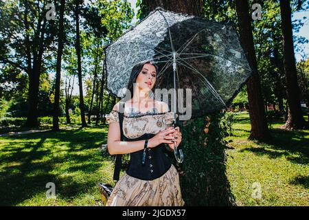 Bolkow, Wroclaw, Pologne. 9th juillet 2022. L'édition 28th du Festival de la fête du Château 2022 a lieu au château de BolkÃ³w. Comme chaque année, des foules de fans en beaux costumes gothiques apparaissent au seul festival de ce genre en Europe. (Credit image: © Krzysztof Zatycki/ZUMA Press Wire) Banque D'Images