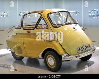 26.07.2013, Allemagne, Munich, BMW Museum: BMW Isetta au BMW Museum, un musée de l'automobile à Munich, Allemagne. Il a été créé en 1972. Quali élevé Banque D'Images