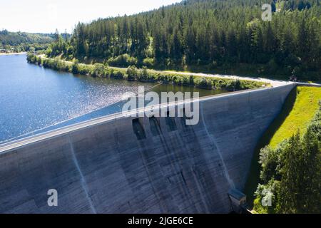 Vue aérienne depuis la centrale hydroélectrique avec barrage et lac Schluchsee. Saint Blasien, Breisgau, Forêt Noire, Bade-Wurtemberg, Allemagne Banque D'Images